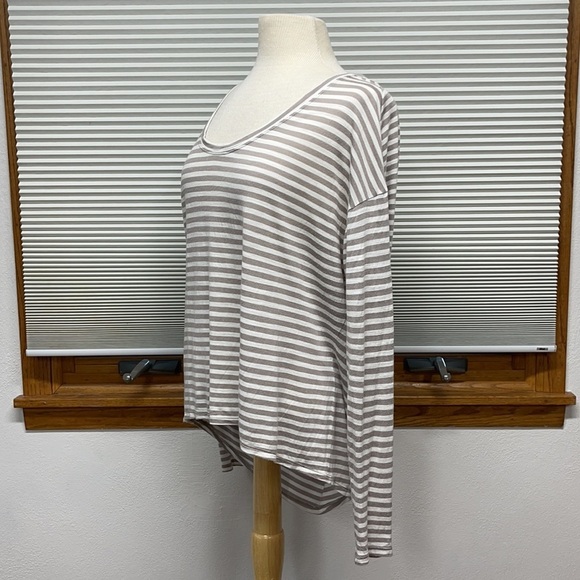 BCBGMaxAzria Striped Long Sleeve Draped Back Top Size Small - Picture 6 of 10